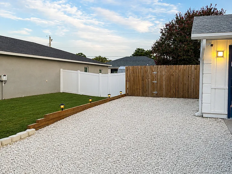 1086 SW Sarto Ln — Photo 12
