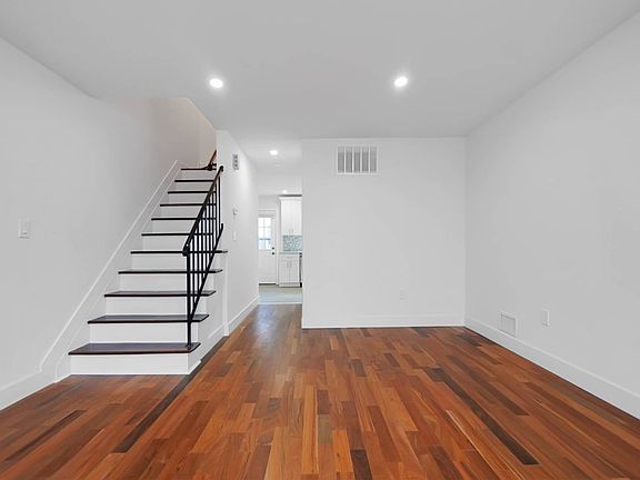3rd image of 24 Lyceum Ct