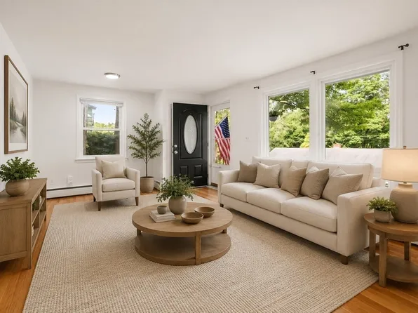 25 Pinedale St, Southbridge, MA 01550