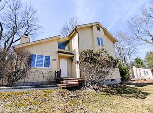 2104 Vacation Ln, Pocono Summit, PA 18346