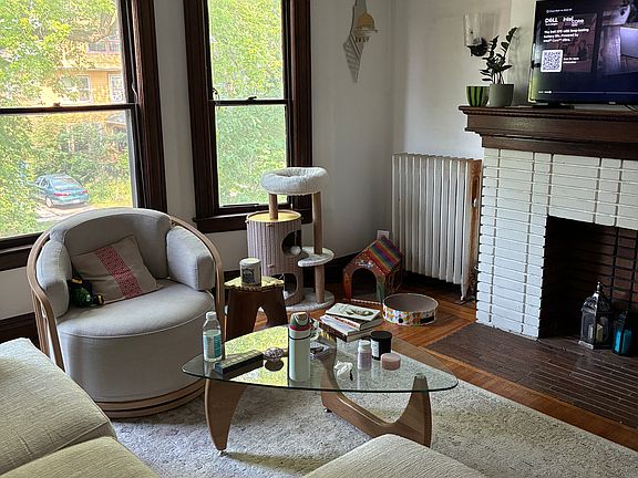 4th image of 45 Brantford Pl