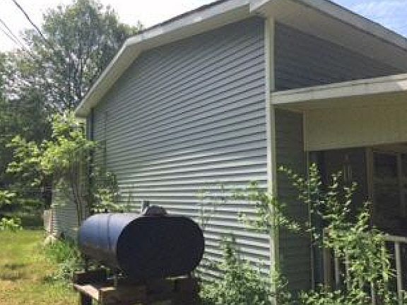 4th image of 435 Louise Ln