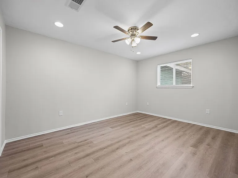 2615 Ektom Dr — Photo 49