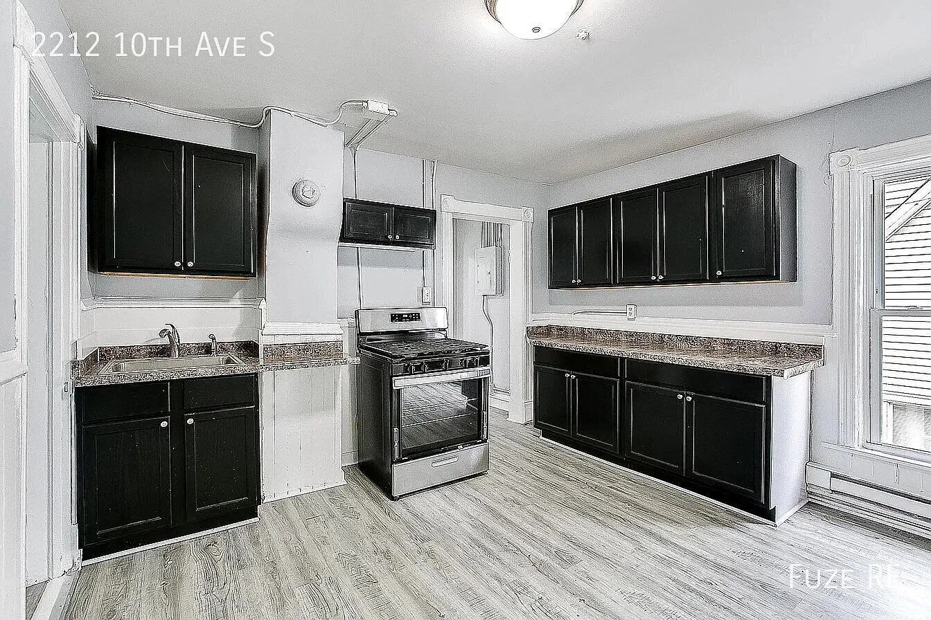 Updated 3-Bed 1-Bath Unit in Minneapolis - Available Now! — Photo 2