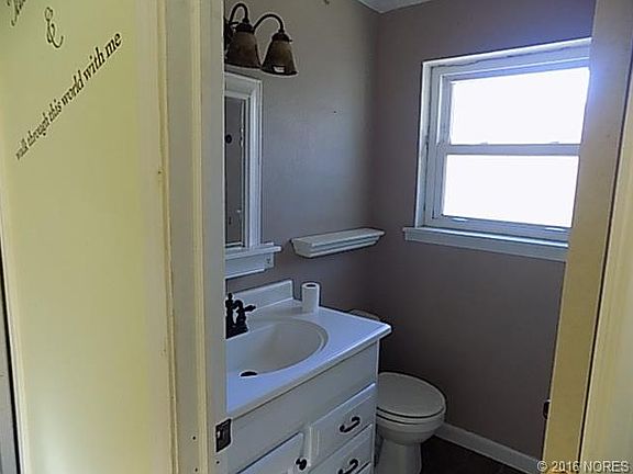 5th image of 1109 E Pierce Ave