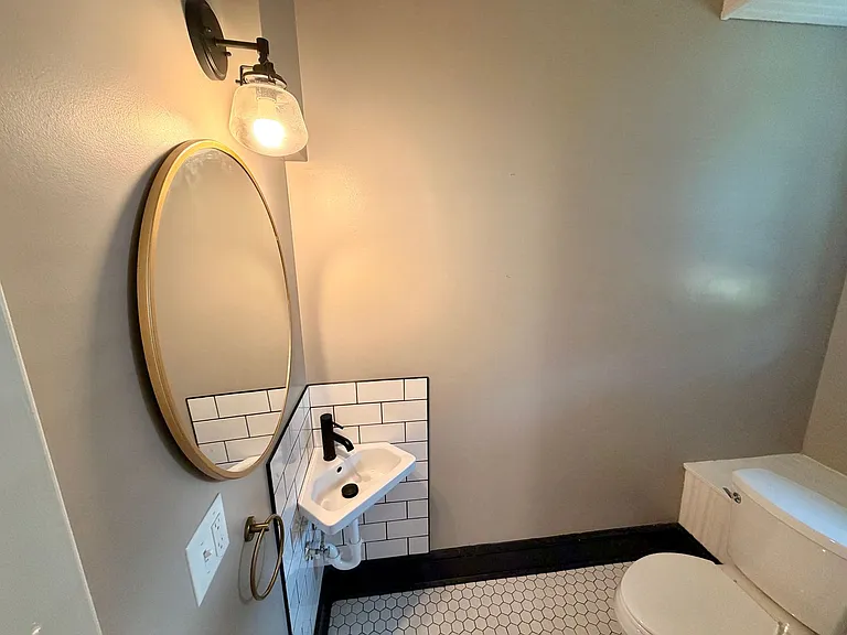 1050 Edgar Ave — Photo 15