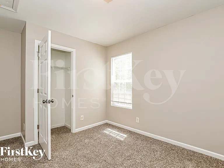 136 Rockbridge Ct — Photo 15