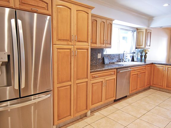 3rd image of 5914 Wilkinson Ave