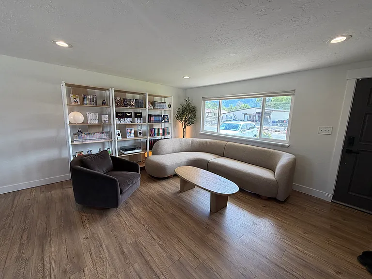 9970 S Poppy Ln E — Photo 1