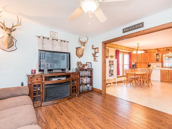 5th image of 210 Willow Dr