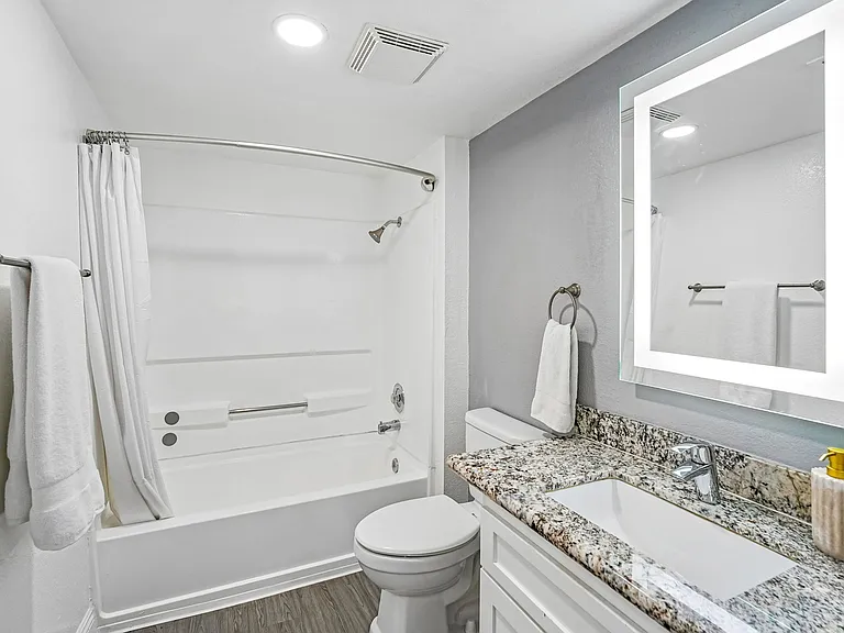 The Beverly Apartment Homes — Photo 52