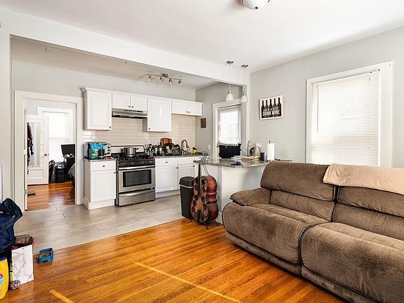 3rd image of 157 Smith St #1R