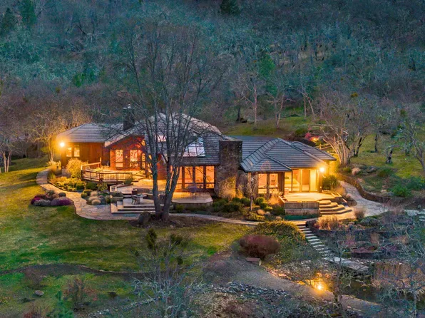 178 Meadow Oaks Dr, Ashland, OR 97520