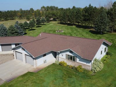 8591 Woods Dr, Jamestown, ND, 58401