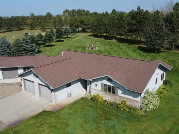 8591 Woods Dr, Jamestown, ND 58401