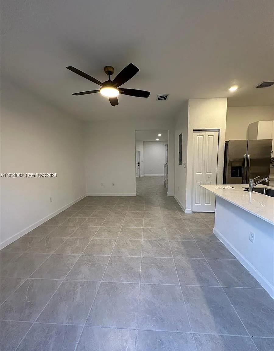 3 bed, 2.5 bath, 1612 sqft, $2,800 — Photo 3