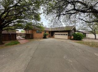 105 Castro St, Plainview, TX 79072