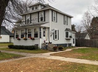 1017 S 12th St, Escanaba, MI 49829