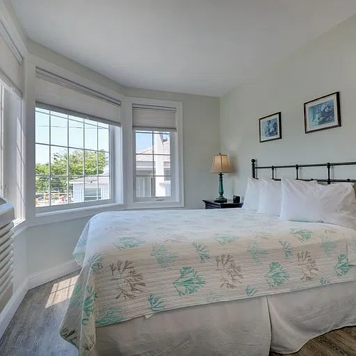 Master bedroom (Two-bedroom suite)