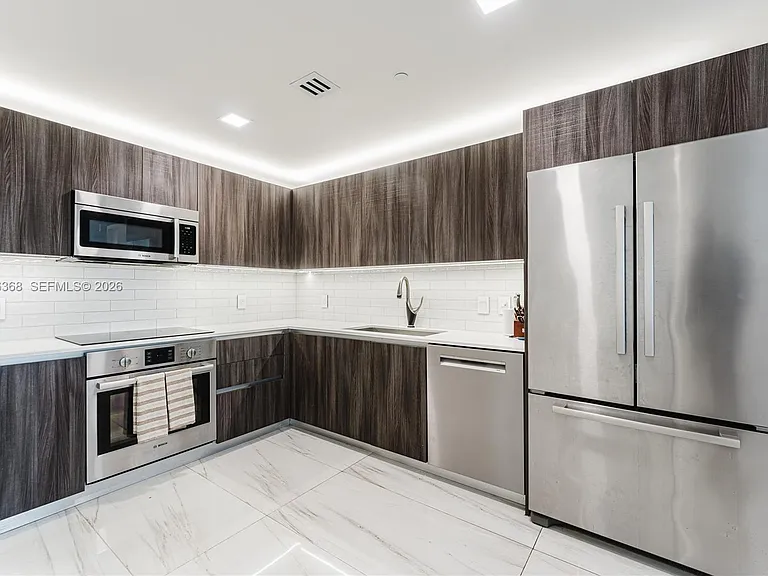 488 NE 18th St #1205 — Photo 9