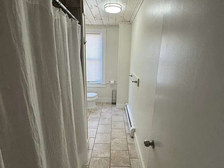 260-262 Douglas Ave #1 — Photo 3