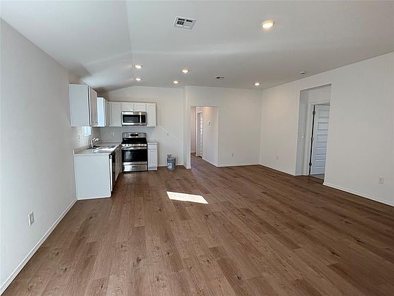 4th image of 1209 Colt Dr