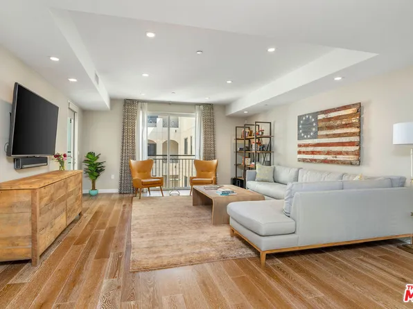 441 S Barrington Ave Unit 303, Los Angeles, CA 90049