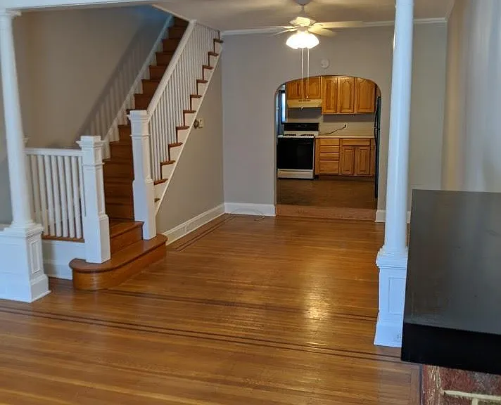 4304 Falls Rd — Photo 2