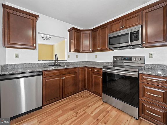 4th image of 311 Stone Brook Pl