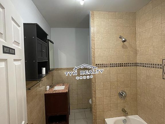 5th image of 61 Linden Ave Floor 1