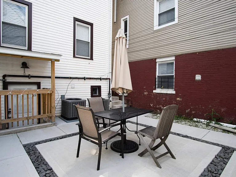 3225 N Wilton Ave #G — Photo 33