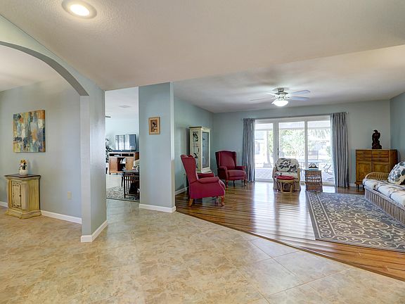4th image of 10118 W Chaparral Dr