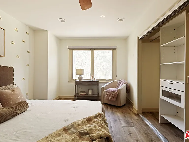272 N Chester Ave #101 — Photo 30