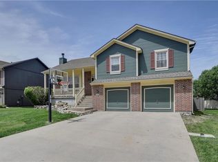 210 W Colleen Ct, Gardner, KS 66030