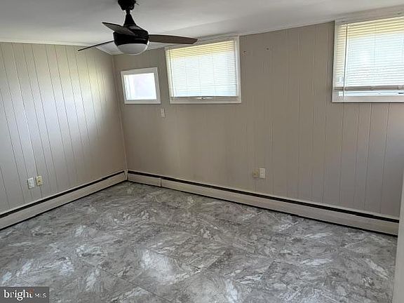 3rd image of 610 W Chestnut St