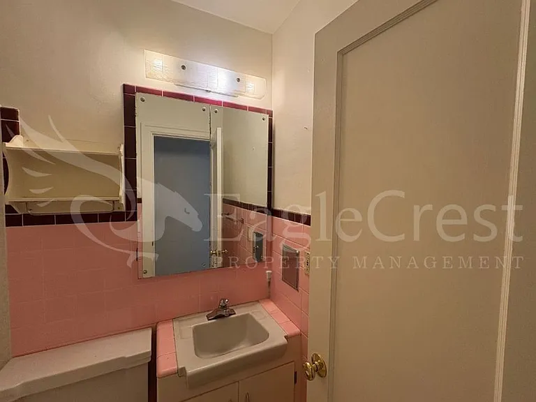 542 E Chestnut St — Photo 24