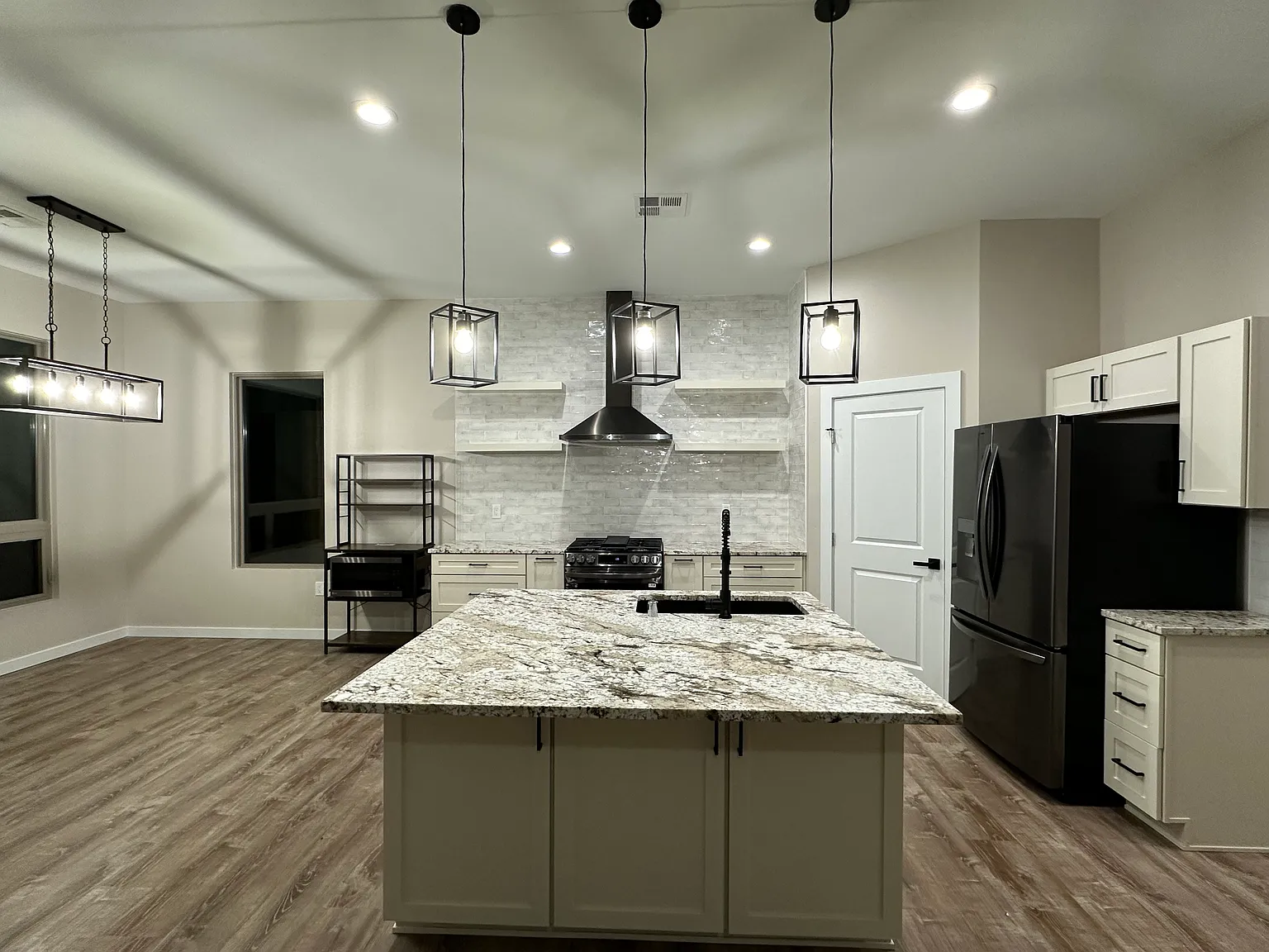 3 bed, 2.5 bath, 2000 sqft, $2,900 — Photo 1