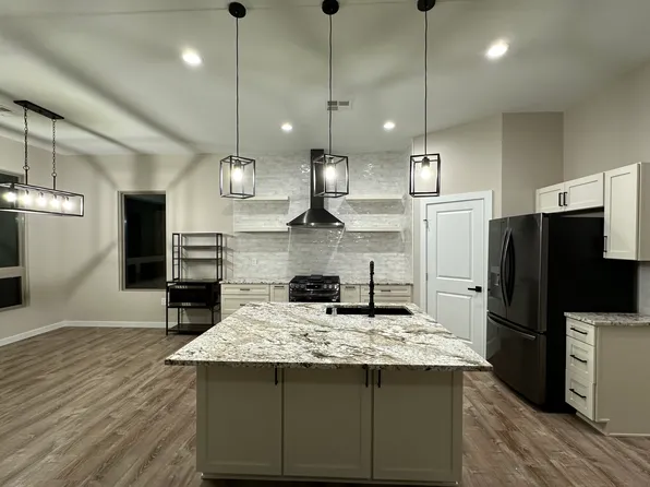 1305 1/2 7th St NW, Albuquerque, NM 87102