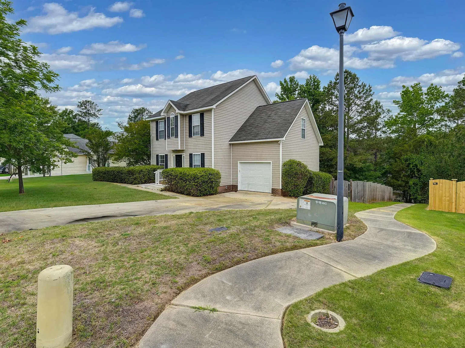 4 bed, 1800 sqft, $1,725 — Photo 3