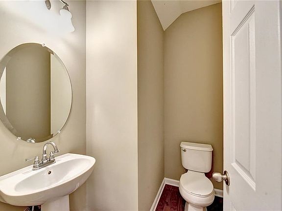 4th image of 3329 Fernview Dr #1