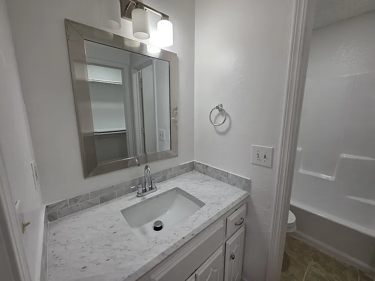 1306 SW 96th St — Photo 13