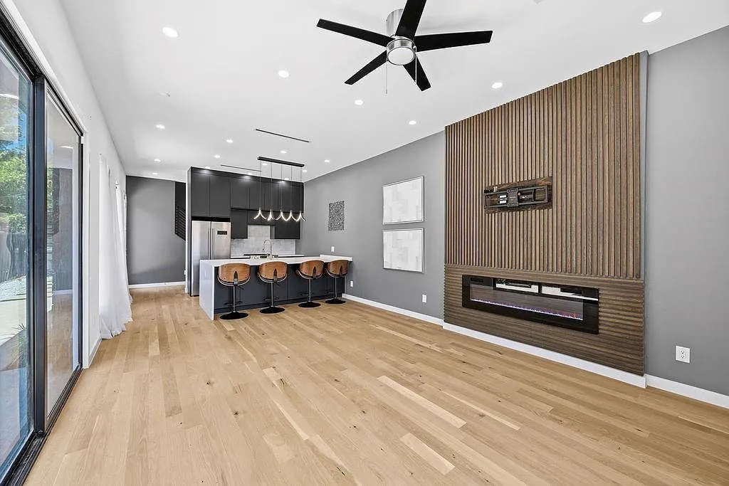 3 bed, 2.5 bath, 1904 sqft, $3,800 — Photo 4