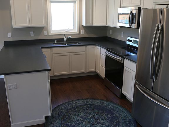 All stainless-steel appliances (including dishwasher!) and quartz counter 
 tops.