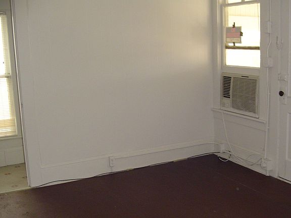 3rd image of 13 S Peninsula Dr APT 3