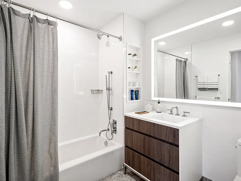 18 6th Ave #704 — Photo 9