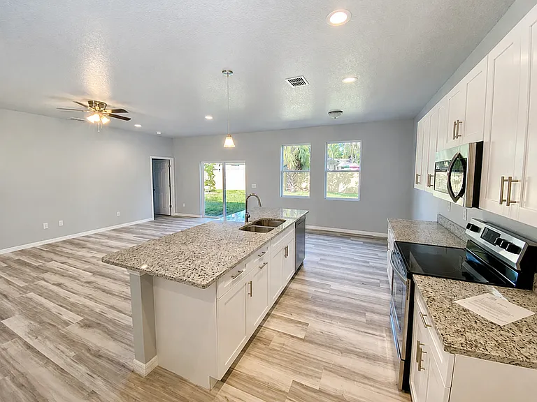3401 N Avenida Republica De Cuba — Photo 3