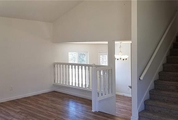 4th image of 48 Bridlewood Ct