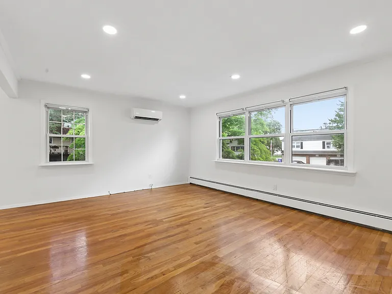 81 Cortlandt Pl — Photo 3