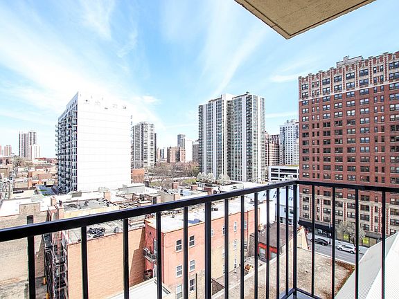 2nd image of 1212 N Lasalle St #902