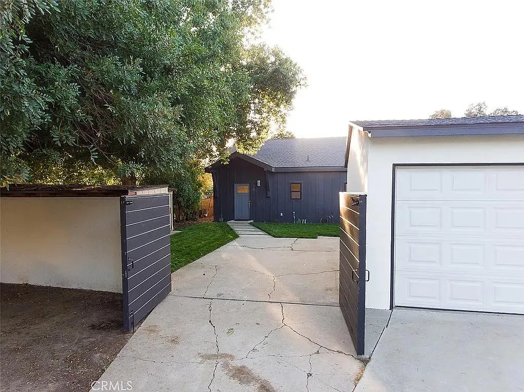 3 bed, 1200 sqft, $3,900 — Photo 2